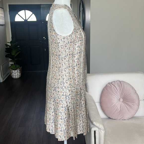 Tory Burch Inga Pleated Floral in excellent condition. Size 2 - Picture 3 of 7